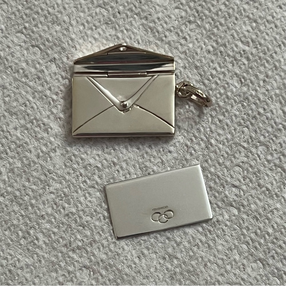 Links of London charm- Envelope (that opens and closes) with removable note.